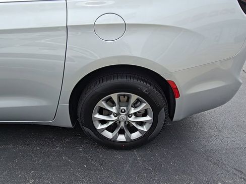 New 2026 Chrysler Pacifica Select image 12