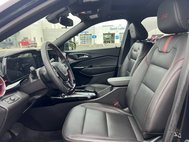 Used 2024 Chevrolet Trax RS w/ Sunroof Package FWD image 4
