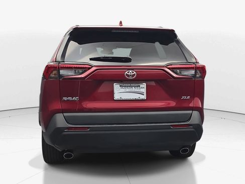Used 2020 Toyota RAV4 XLE w/ Convenience Package FWD image 7