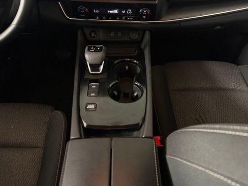 Used 2025 Nissan Rogue SV FWD image 17