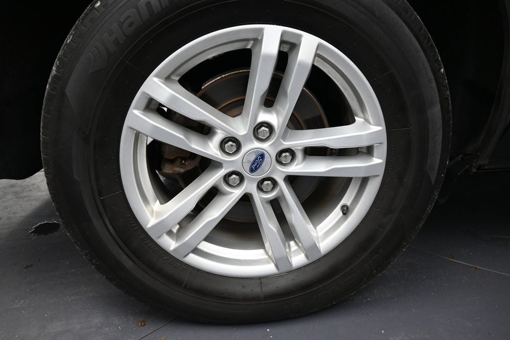 Used 2023 Ford Explorer XLT AWD/4WD image 35