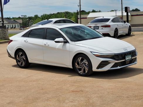 New 2026 Hyundai Elantra Limited FWD image 2