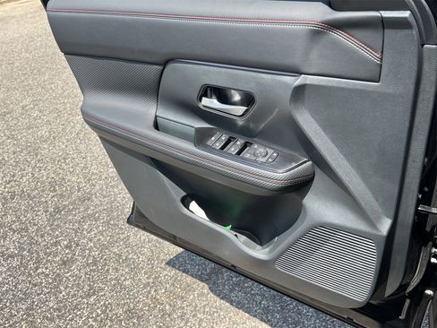 New 2025 Nissan Kicks SR w/ SR Premium Package image 18