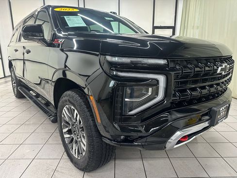 Certified 2025 Chevrolet Suburban Z71 image 2
