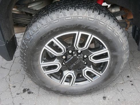 Used 2020 GMC Sierra 3500 AT4 w/ AT4 Premium Package AWD/4WD image 8