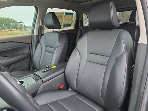 Used 2023 Nissan Rogue SV w/ SV Premium B Package image 16