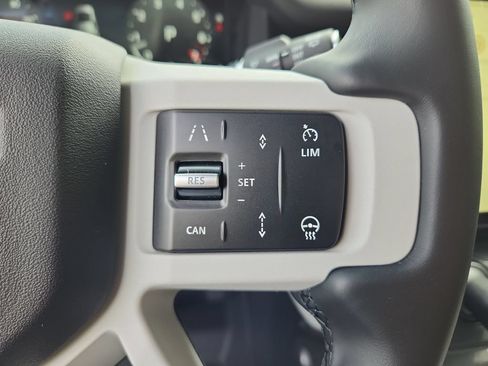New 2026 Land Rover Defender 110 X-Dynamic SE AWD/4WD image 18