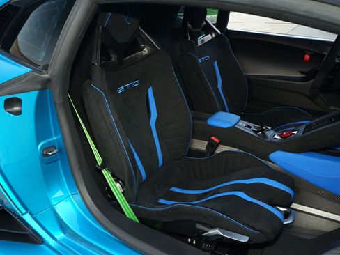 Used 2022 Lamborghini Huracan STO image 15