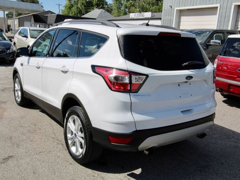 Used 2018 Ford Escape SE image 4