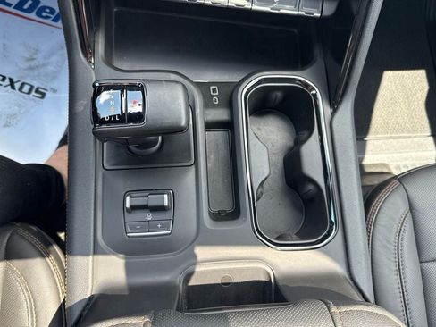 Used 2025 GMC Sierra 1500 AT4 w/ AT4 Premium Package AWD/4WD image 30