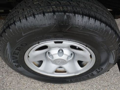 Used 2018 Toyota Tacoma SR AWD/4WD image 22