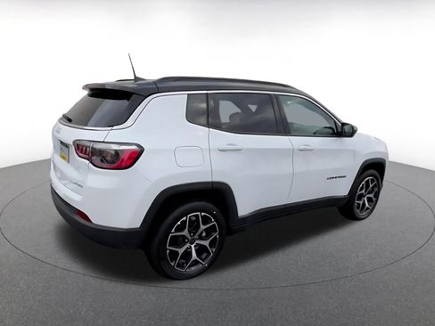 Used 2025 Jeep Compass Limited image 13