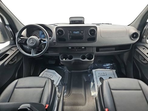 Used 2025 Mercedes-Benz Sprinter 2500 image 11