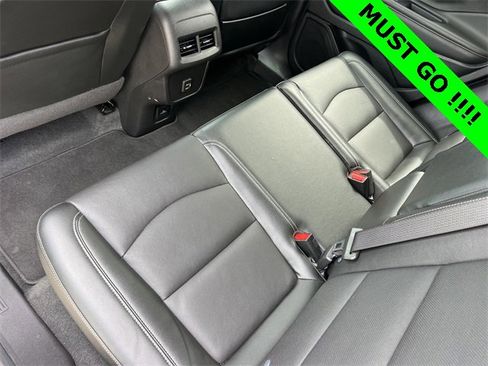 Used 2024 GMC Terrain SLT image 28