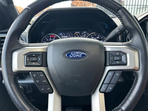 Used 2022 Ford F250 Lariat w/ Black Appearance Package image 23