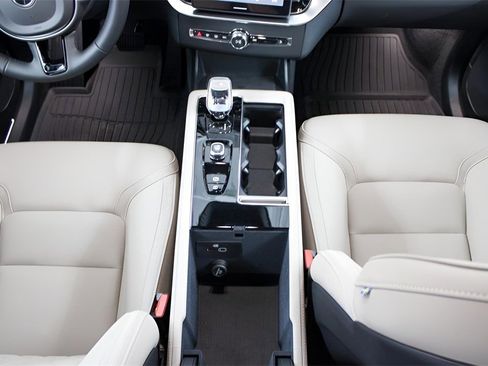 New 2026 Volvo XC90 B5 Plus image 17