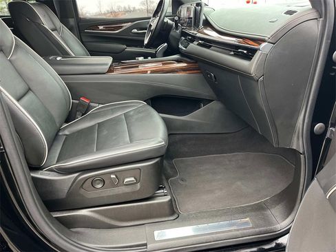 Used 2022 Cadillac Escalade Premium Luxury image 29