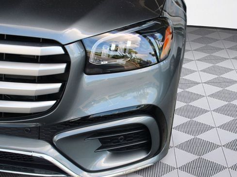 Used 2025 Mercedes-Benz GLS 450 4MATIC image 11