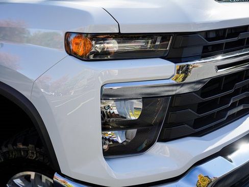 Used 2025 Chevrolet Silverado 2500 LT w/ Convenience Package image 12