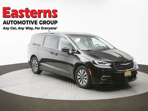 Used 2024 Chrysler Pacifica Select image 50