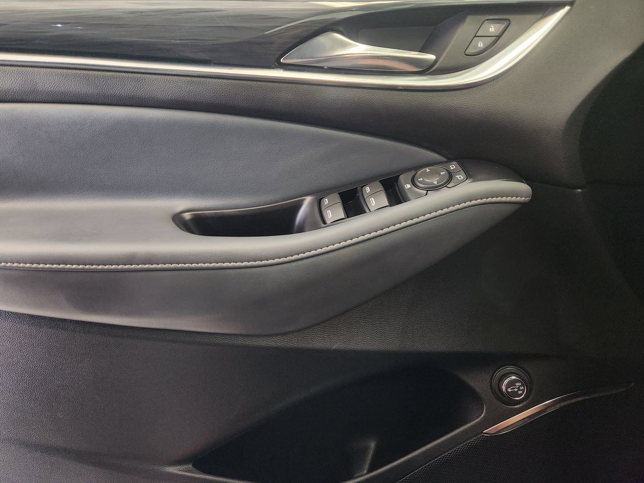 Used 2023 Buick Enclave Essence FWD image 21