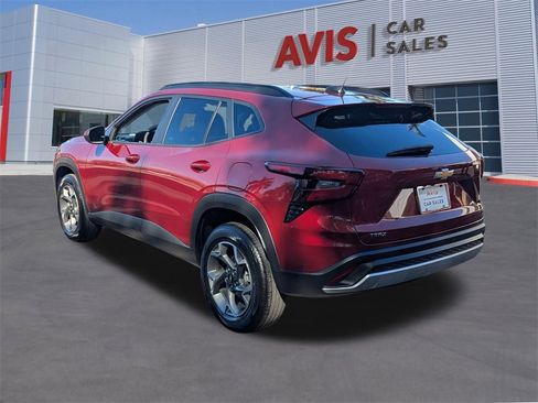 Used 2025 Chevrolet Trax LT w/ LT Convenience Package image 10