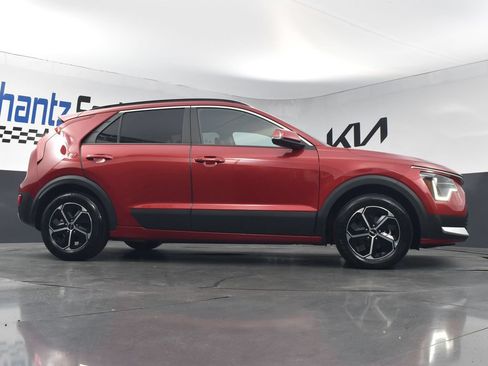 Used 2025 Kia Niro EX FWD image 22