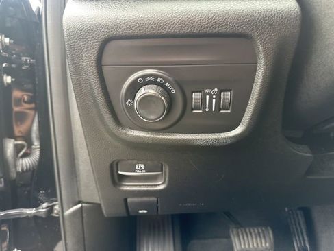 Used 2024 Jeep Grand Cherokee Altitude image 13