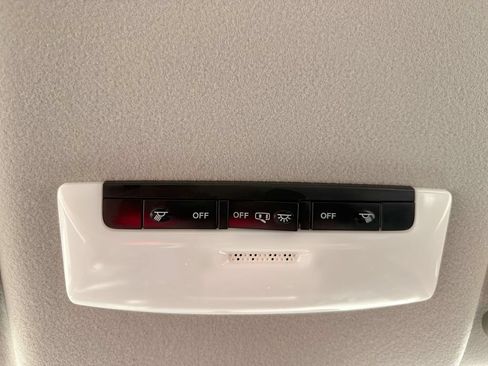 Used 2025 Nissan Versa S w/ Trunk Package FWD image 18