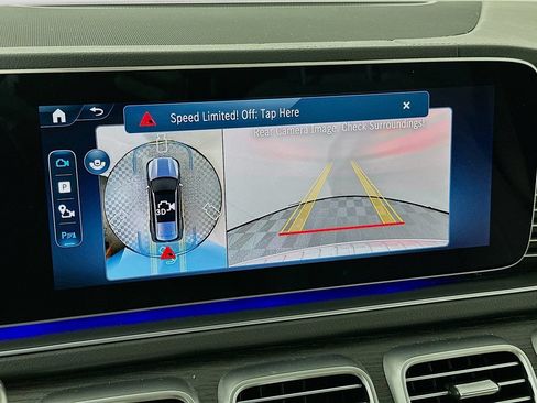 Used 2025 Mercedes-Benz GLS 450 4MATIC image 17