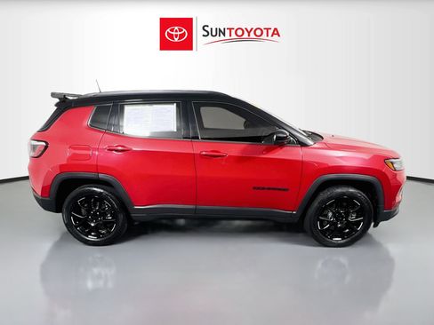 Used 2024 Jeep Compass Latitude w/ Convenience Group AWD/4WD image 2