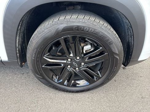 Used 2024 Chevrolet Trax ACTIV w/ Sunroof Package image 28