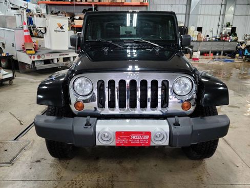 Used 2013 Jeep Wrangler Sahara w/ Dual Top Group AWD/4WD image 8
