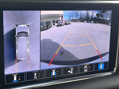 Used 2021 GMC Yukon Denali w/ Denali Premium Package image 7