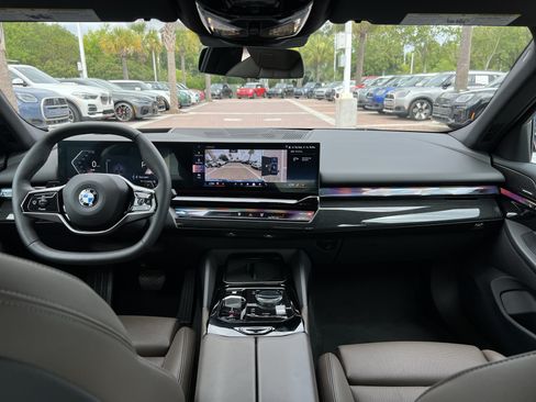 Used 2025 BMW 540i xDrive AWD/4WD image 29