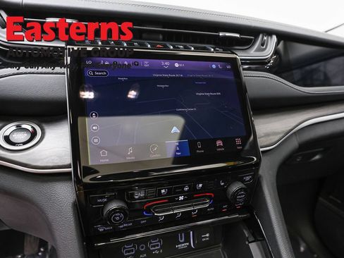 Used 2022 Jeep Grand Cherokee Limited 4xe w/ Luxury Tech Group II AWD/4WD image 19