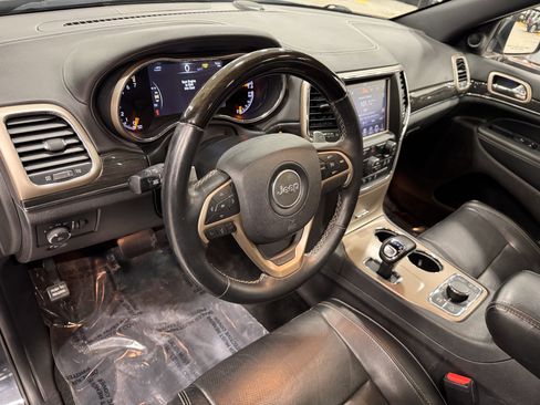 Used 2014 Jeep Grand Cherokee Overland image 18