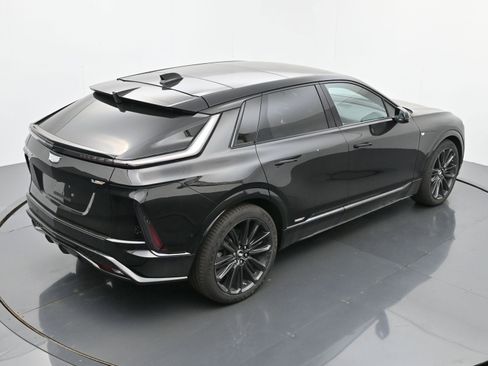 New 2026 Cadillac Lyriq V image 27
