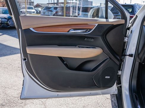 Used 2017 Cadillac XT5 Platinum image 10