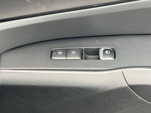 Certified 2025 Kia Sorento S image 23