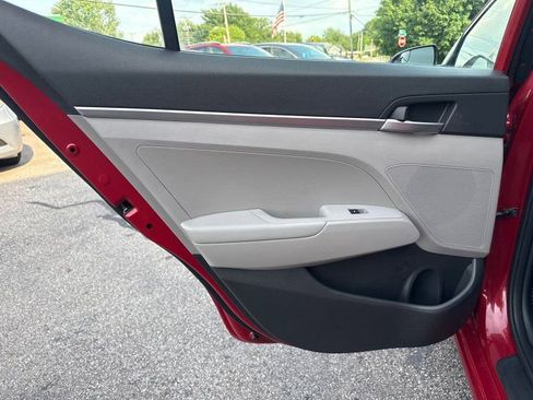Used 2019 Hyundai Elantra SE FWD image 13