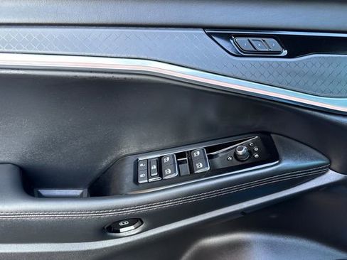 Used 2025 Jeep Wagoneer S Limited image 11