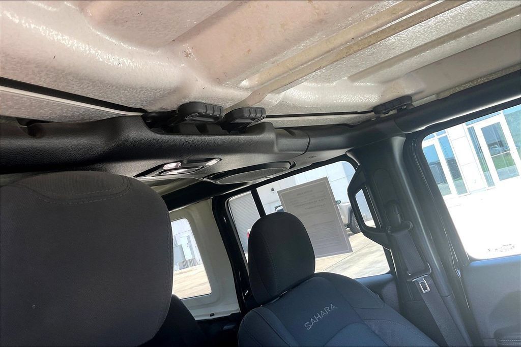 Used 2020 Jeep Wrangler Unlimited Sahara AWD/4WD image 22