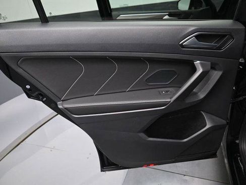 Used 2022 Volkswagen Tiguan SE R-Line image 31