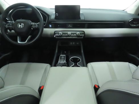 Used 2023 Honda Pilot Touring image 13