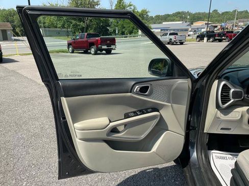 Used 2020 Kia Soul LX FWD image 15