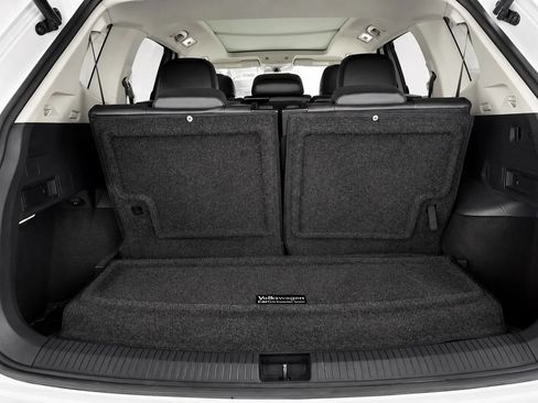 Used 2018 Volkswagen Tiguan SE w/ Panoramic Sunroof Package AWD/4WD image 18