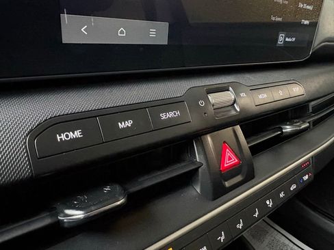 Used 2025 Kia K4 LXS image 32