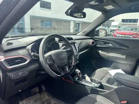 Used 2023 Chevrolet TrailBlazer RS w/ Sun and Liftgate Package image 11