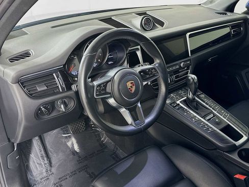 Certified 2020 Porsche Macan image 4